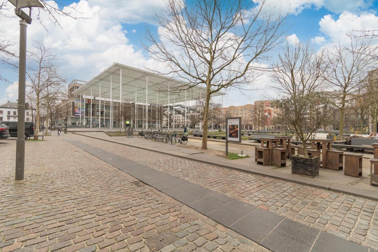 Between The Theaters Of Antwerp Apartment ภายนอก รูปภาพ