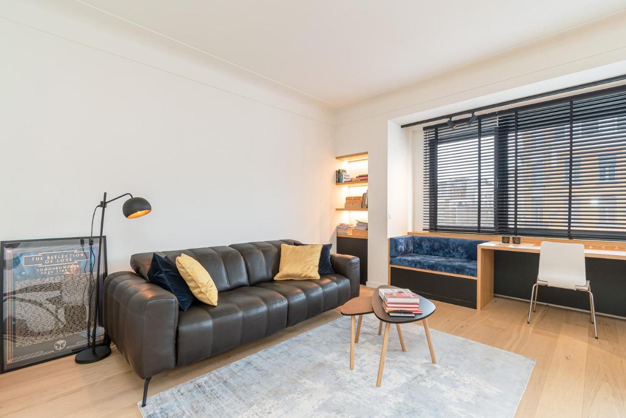 Between The Theaters Of Antwerp Apartment ภายนอก รูปภาพ